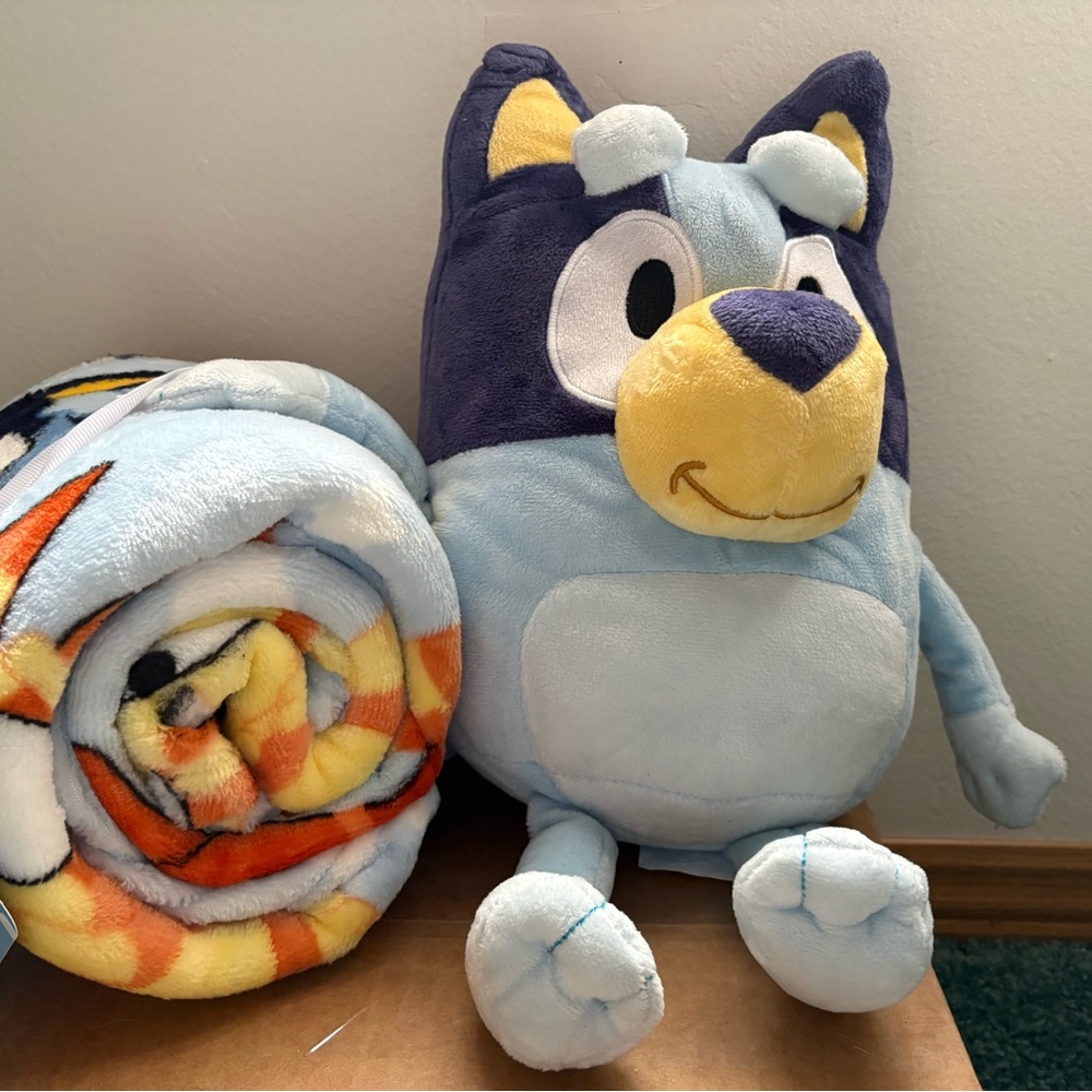 Bluey Pillow & Throw Blanket Hugger Set 48”x58” NWT